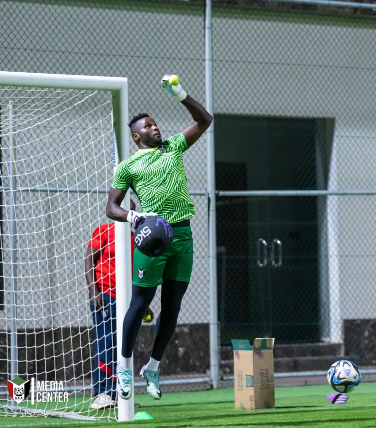 "صقور الجديان" تتأهب لاصطياد الأسود بعُمان 2 مرفقااااا