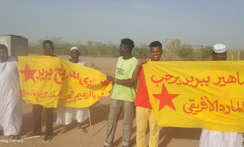 بالصور.. استقبال المريخ في بربر قبل التمرين