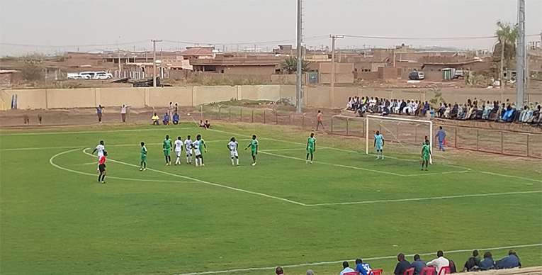 رغم الاستنجاد بالمحترفين.. الهلال يعاني في النخبة