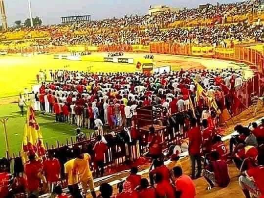 سعادة عشاق الأحمر الوهاج ووعد بالدعم