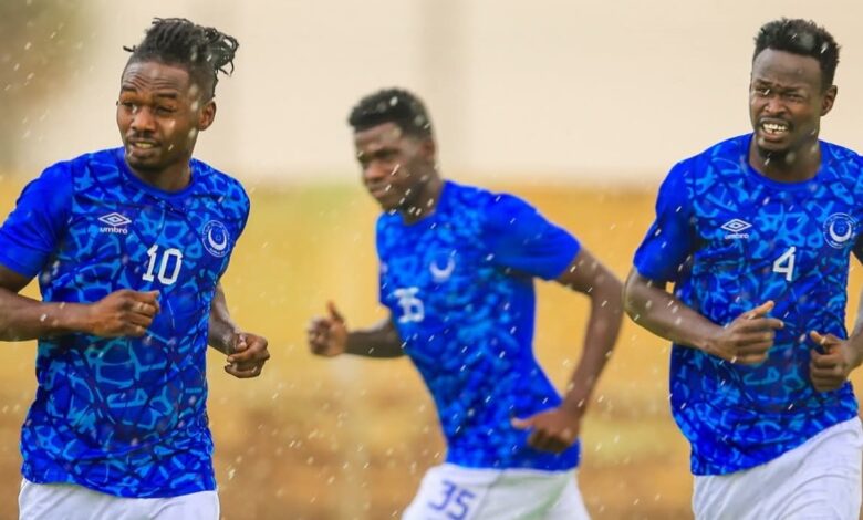 بالصور.. من الدامر وبربر الأمطار تؤثر على الملعب