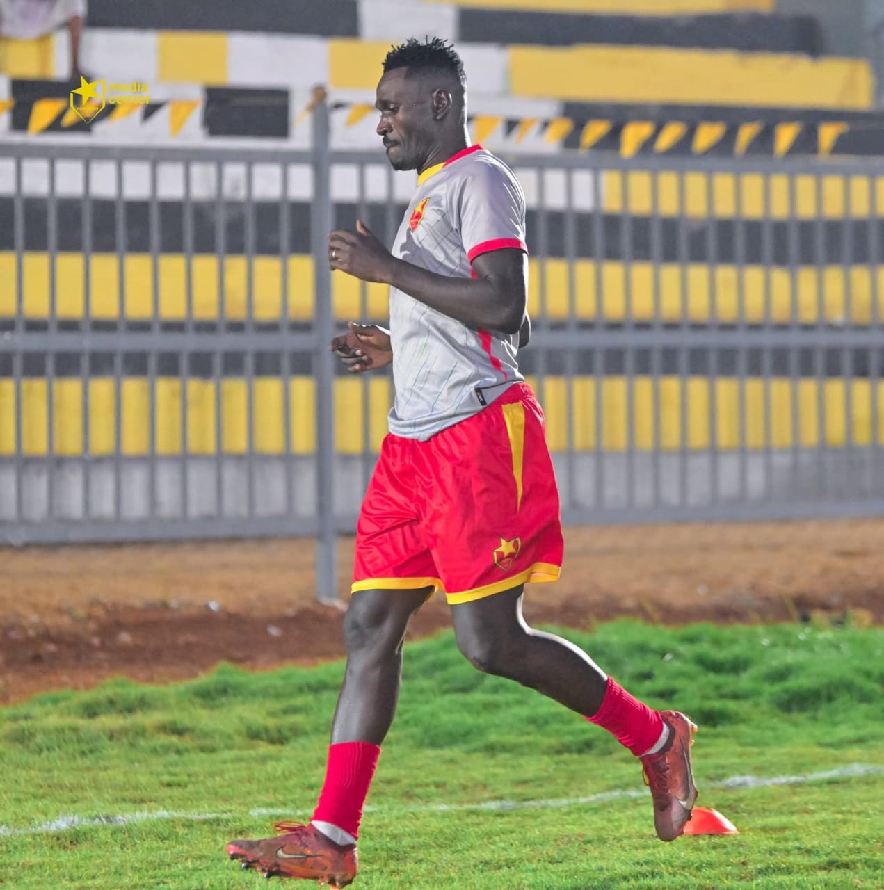 الزعيم بمهارة يسقط الأنيق ويعتلي قمة النخبة بجدارة 2 343