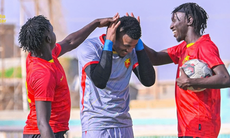 بالصور.. نجوم الزعيم في عطبرة.. ابتسامات ومداعبات