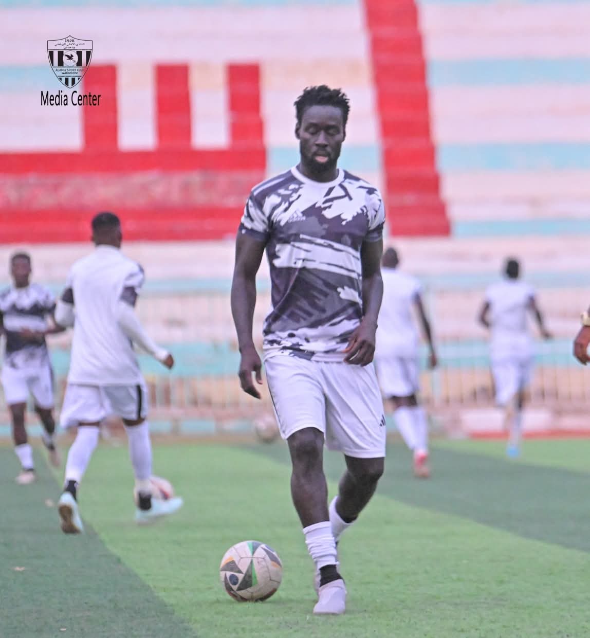 سيد الأتيام يحقق المرام ويعود لأفريقيا بعد 41 عامًا 3 858558