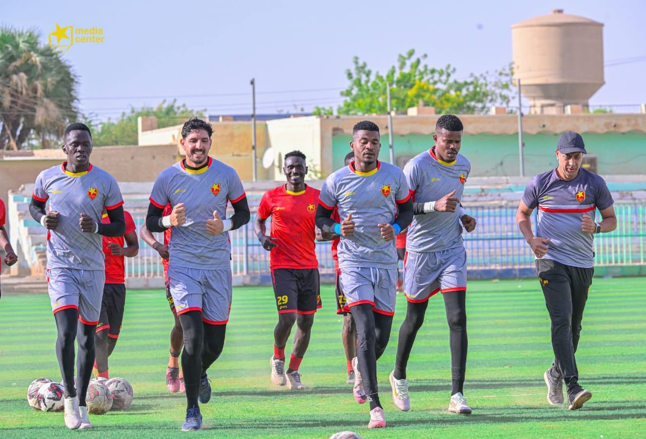 بالصور.. نجوم الزعيم في عطبرة.. ابتسامات ومداعبات 2 بالصور.. نجوم الزعيم في عطبرة.. ابتسامات ومداعبات