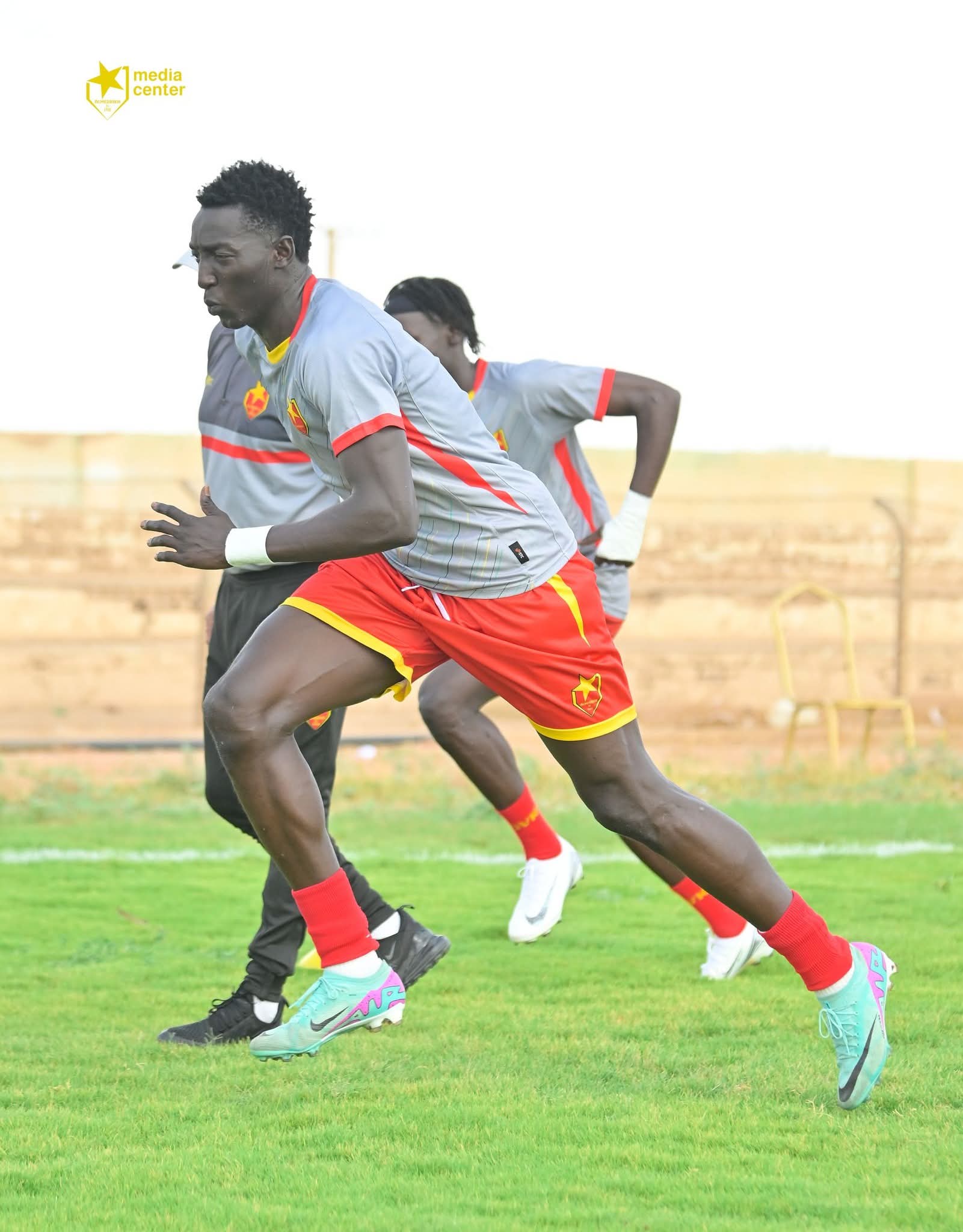 المريخ يواصل التوهان أمام الوادي.. وغليان بسبب "غريب" 3 المريخ يواصل التوهان أمام الوادي.. وغليان بسبب "غريب"