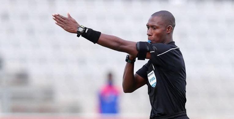 بالفيديو.. مدافع الهلال يستحق الطرد.. وموقف لجنة الانضباط!