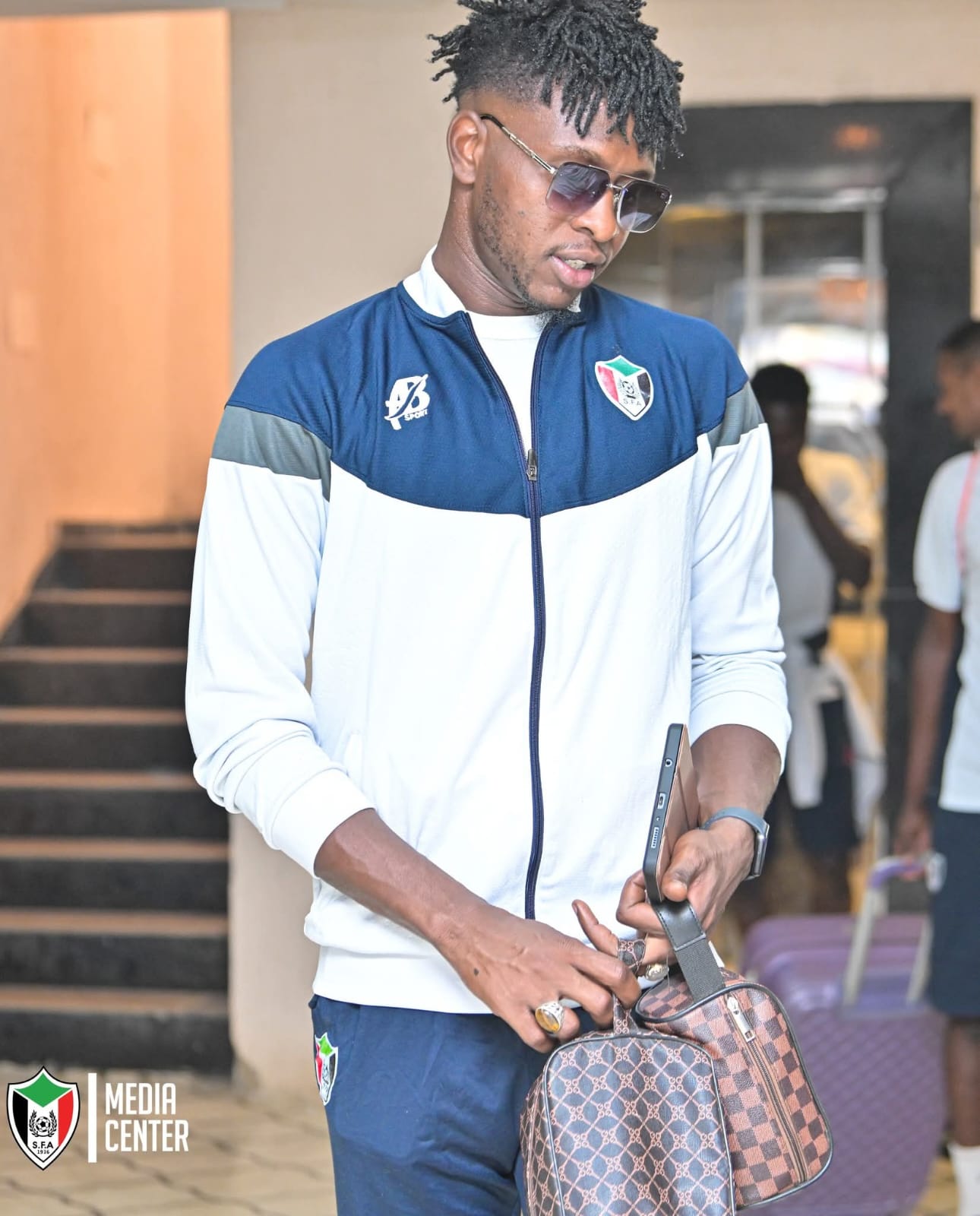 بعثة صقور الجديان تغادر إلى زنزبار