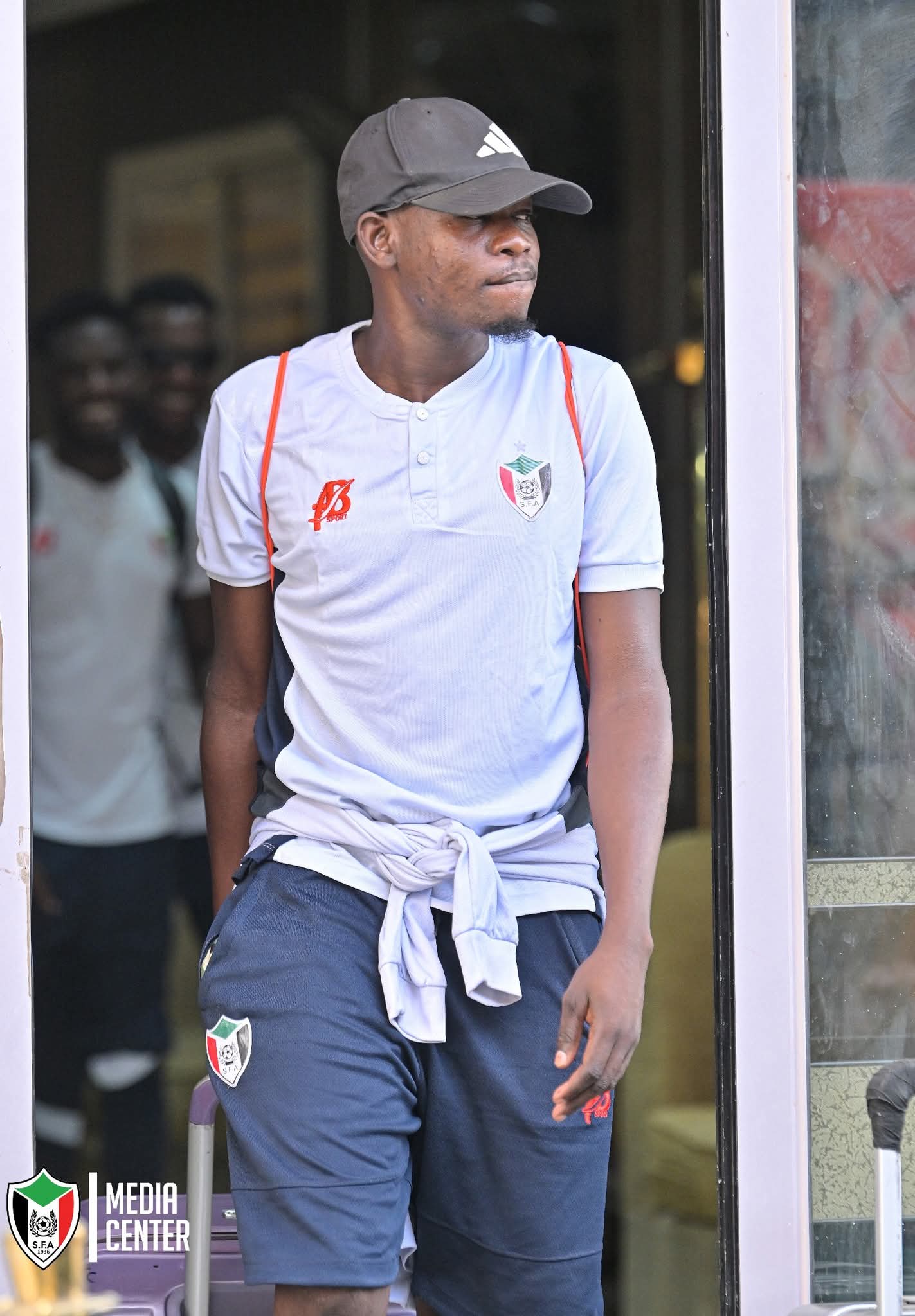 بعثة صقور الجديان تغادر إلى زنزبار