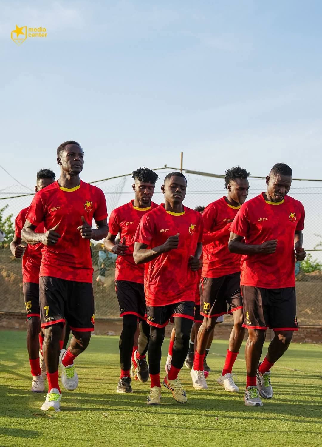 تحضيرات المريخ.. غياب الرباعي الوطني وانتظار الثنائي الأجنبي 2 تحضيرات المريخ.. غياب الرباعي الوطني وانتظار الثنائي الأجنبي