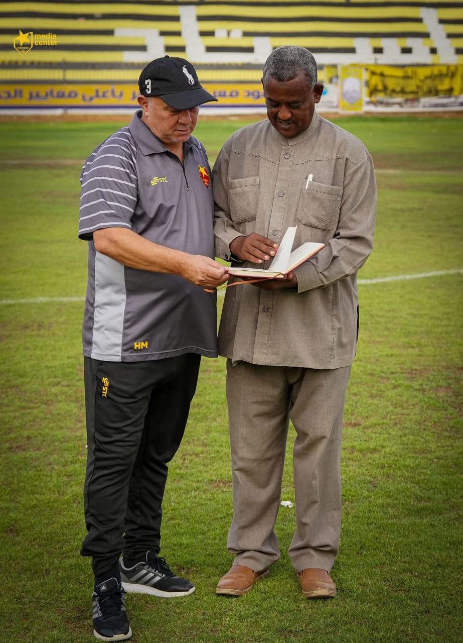 الصّفوة يرفع شعار الجمهور بالموقع 2 الصّفوة يرفع شعار الجمهور بالموقع