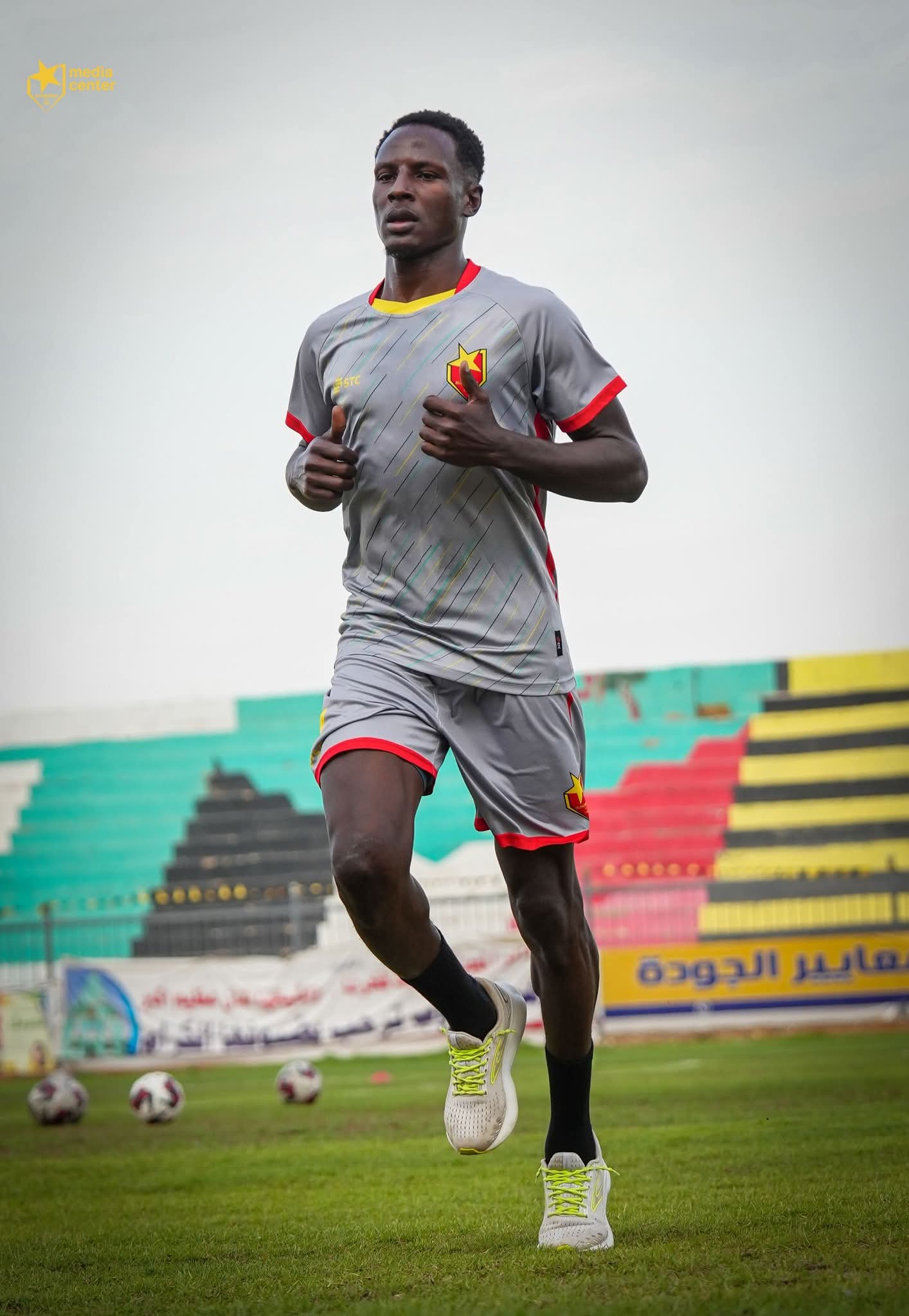 وفرة في مراكز بالملعب تعزز من فرص المريخ وتضع مدربه في مأزق 3 وفرة في مراكز بالملعب تعزز من فرص المريخ وتضع مدربه في مأزق