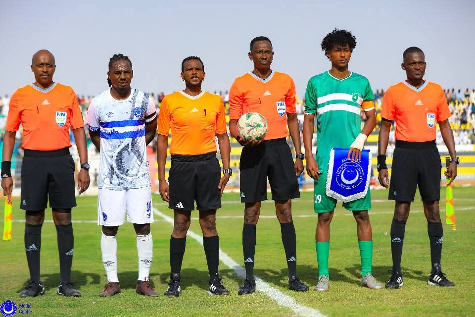 صفر إنذار للاعبي الأزرق.. هل يجامل الحكام الهلال؟ 2 صفر إنذار للاعبي الأزرق.. هل يجامل الحكام الهلال؟