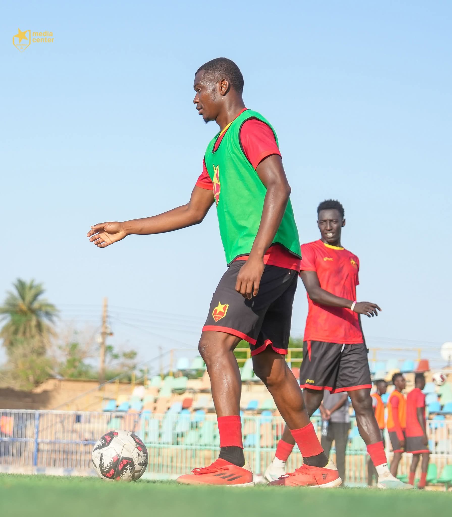 المريخ يكمل الإعداد للقاء الأنيق 2 المريخ يكمل الإعداد للقاء الأنيق