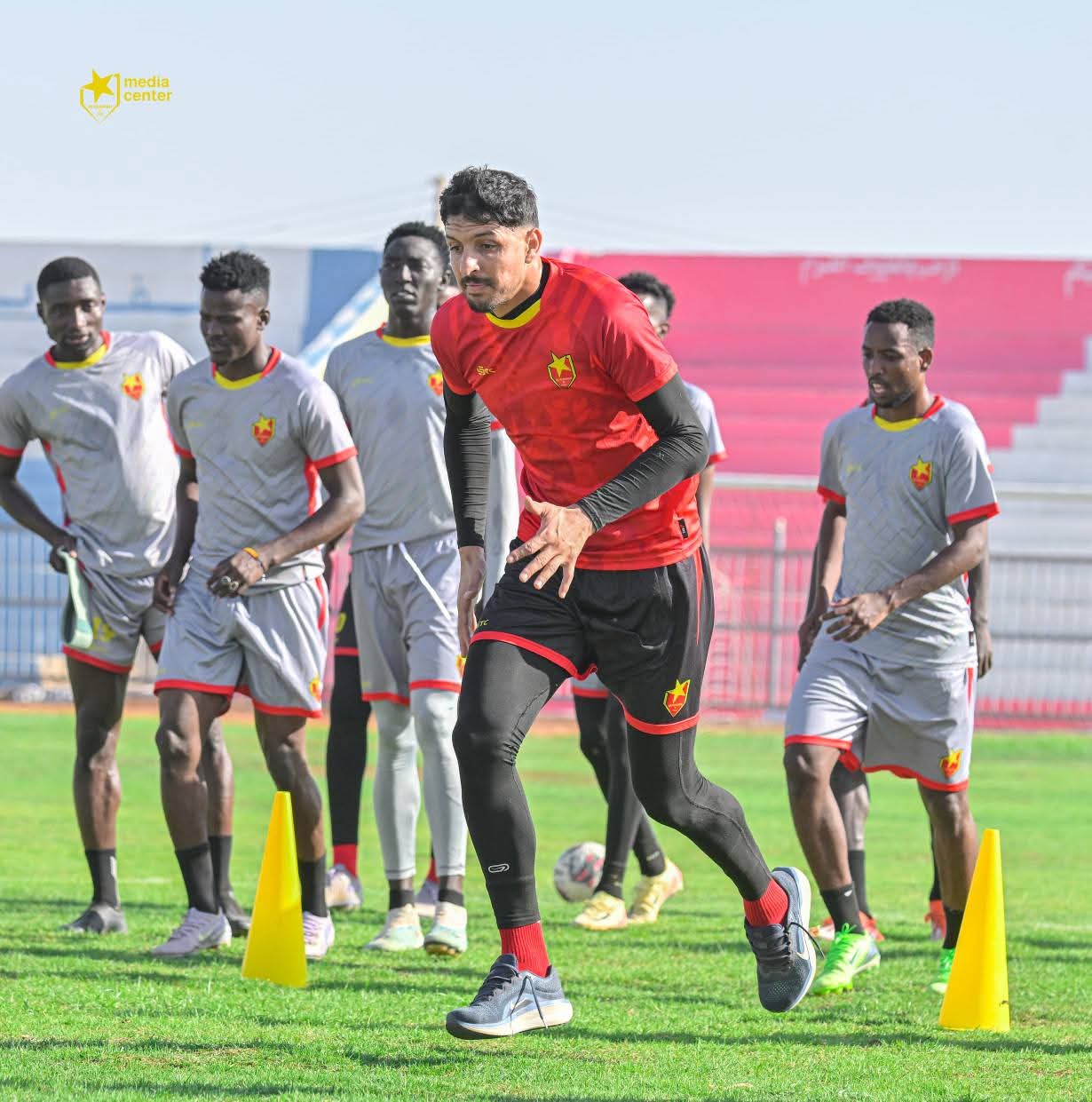 الجمل ما بين الميرغني وهدف روفا ومقلب خليل 4 الجمل ما بين الميرغني وهدف روفا ومقلب خليل