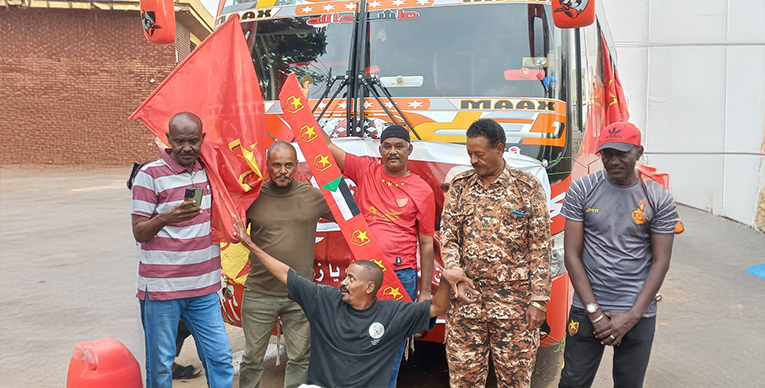 بص عشاق الأحمر الوهاج في الطريق لعطبرة