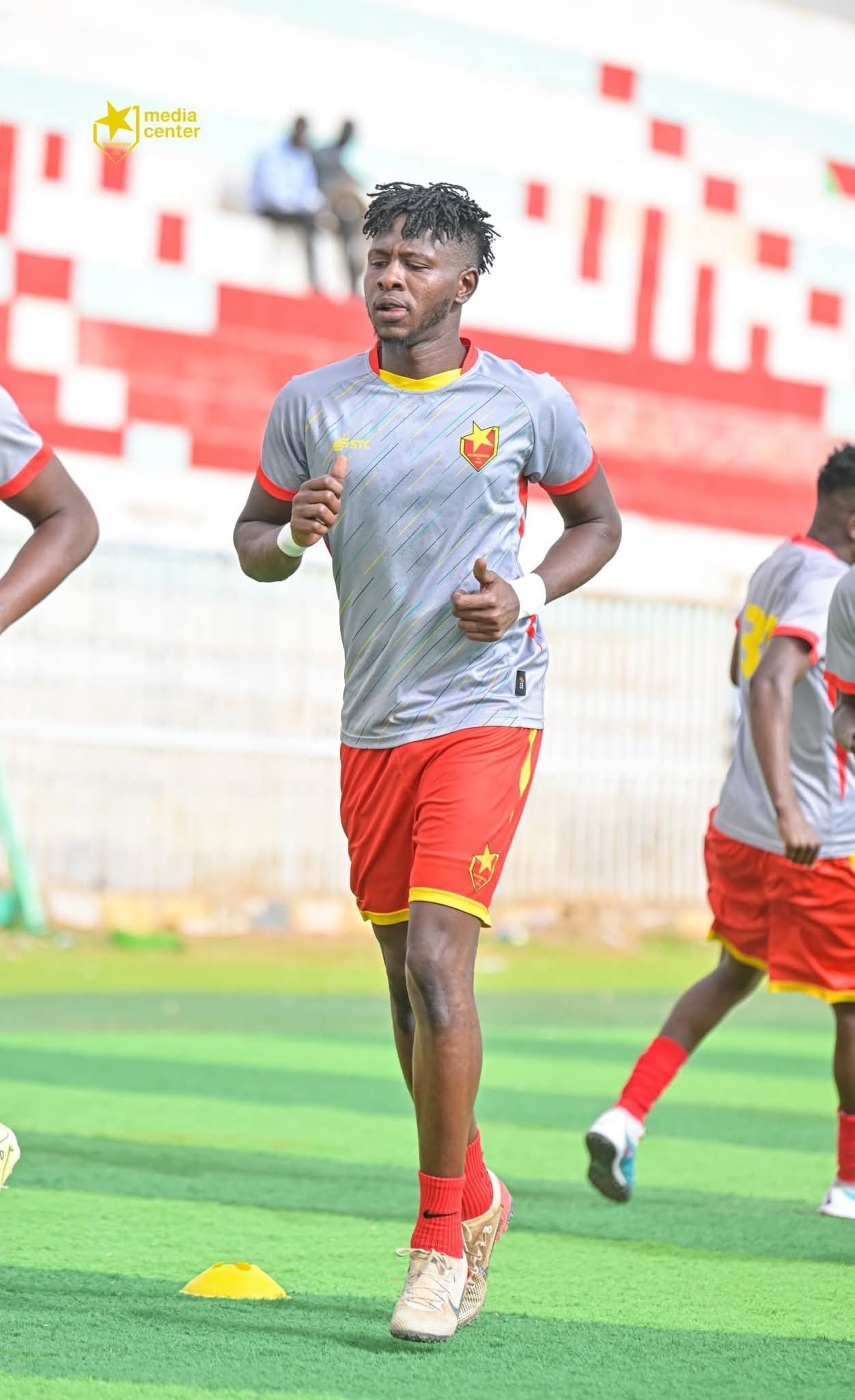 الزعيم يجندل الفهود برصاصة طبنجة ويحلق في القمة