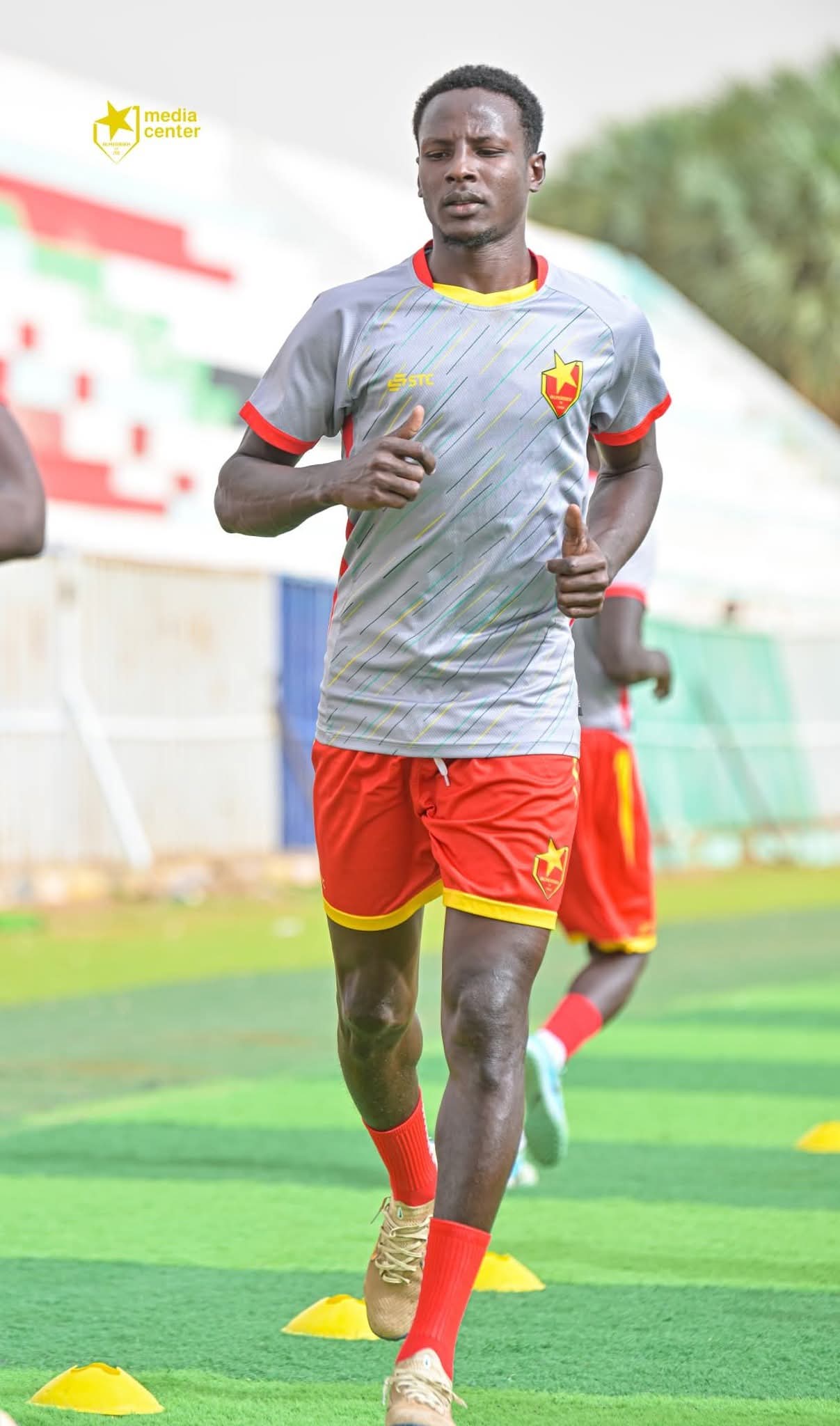 الزعيم يجندل الفهود برصاصة طبنجة ويحلق في القمة