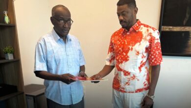 بالصور.. اكتمال عملية التسليم والتسلم بالمريخ