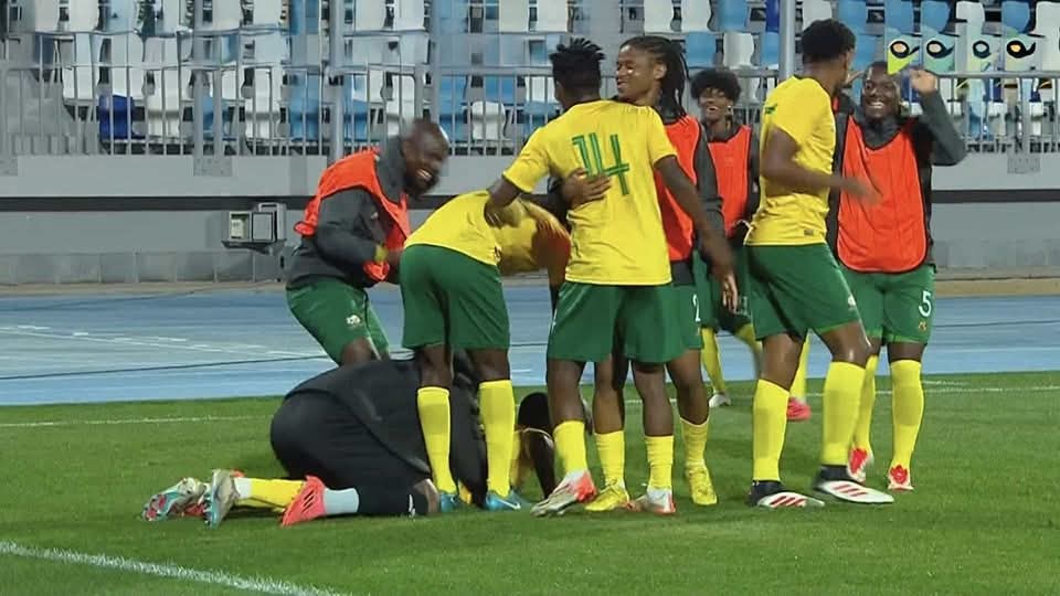 قمة بين الجزائر وجنوب أفريقيا ويوغندا في لقاء مع غينيا 2 قمة بين الجزائر وجنوب أفريقيا ويوغندا في لقاء مع غينيا