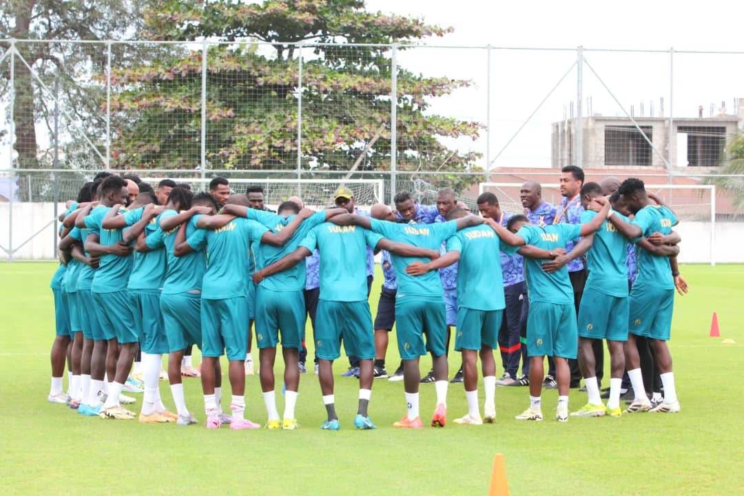 صقور الجديان يكملون تحضيراتهم للسنغال وأبياه يطالب بالتركيز 3 صقور الجديان يكملون تحضيراتهم للسنغال وأبياه يطالب بالتركيز