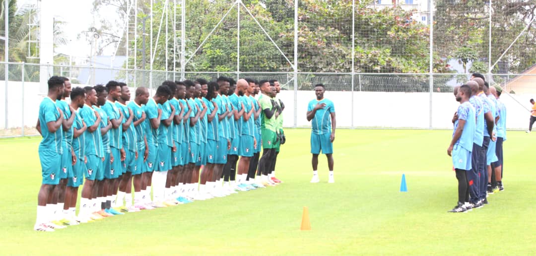 صقور الجديان يكملون تحضيراتهم للسنغال وأبياه يطالب بالتركيز 2 صقور الجديان يكملون تحضيراتهم للسنغال وأبياه يطالب بالتركيز