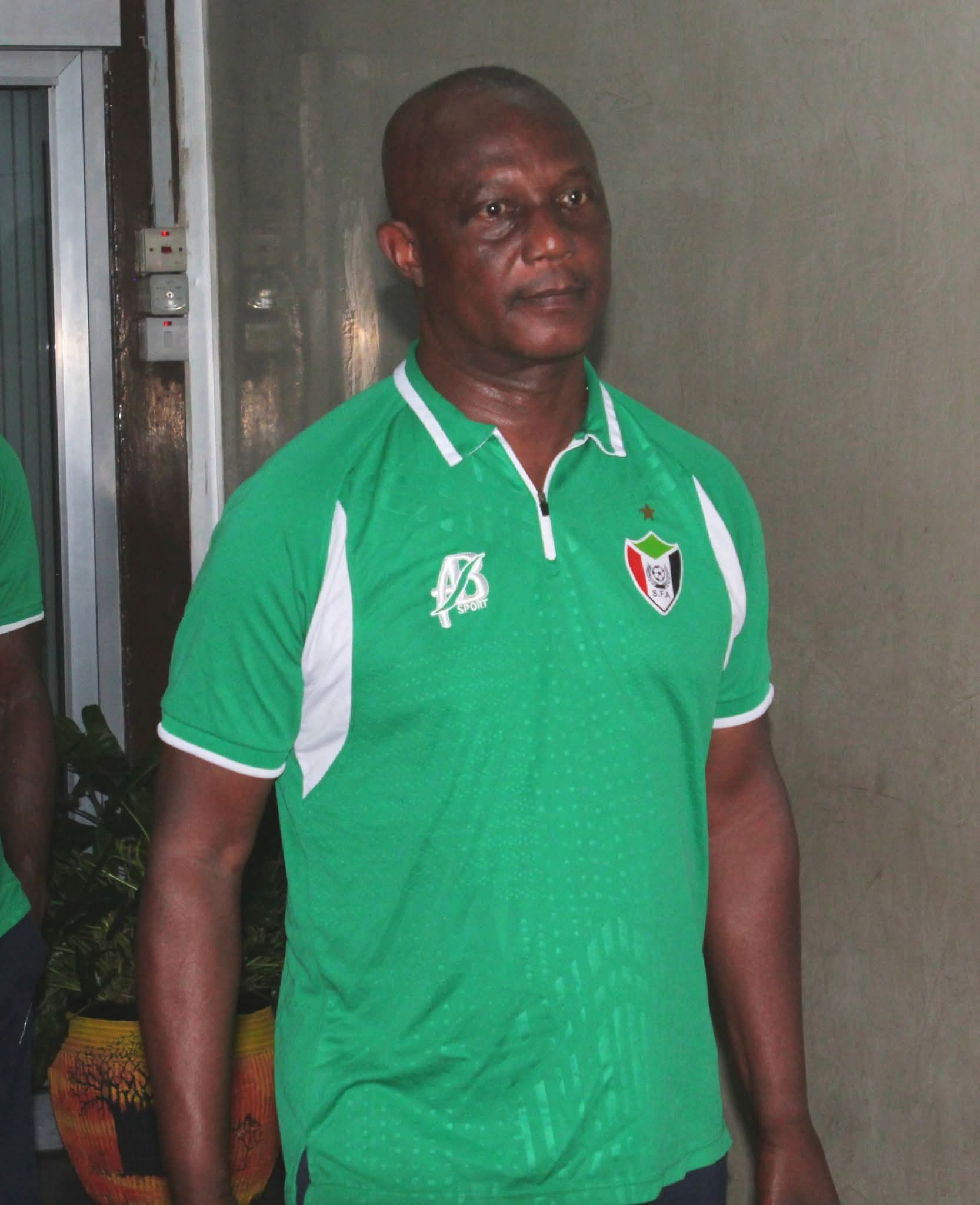 بعثة الصقور تحط الرحال بدار السلام 3 بعثة الصقور تحط الرحال بدار السلام