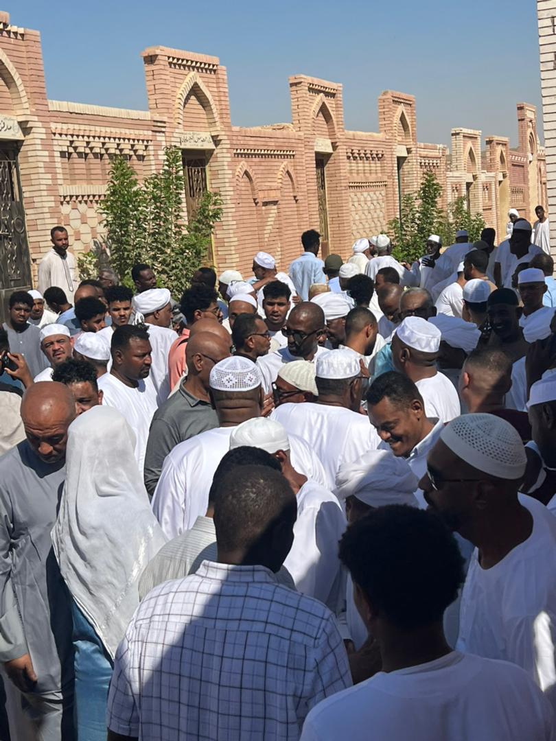 تشييع مهيب للراحل محمد الياس محجوب 2 c752960b c8e8 4f49 8950 8be9d9b387bf