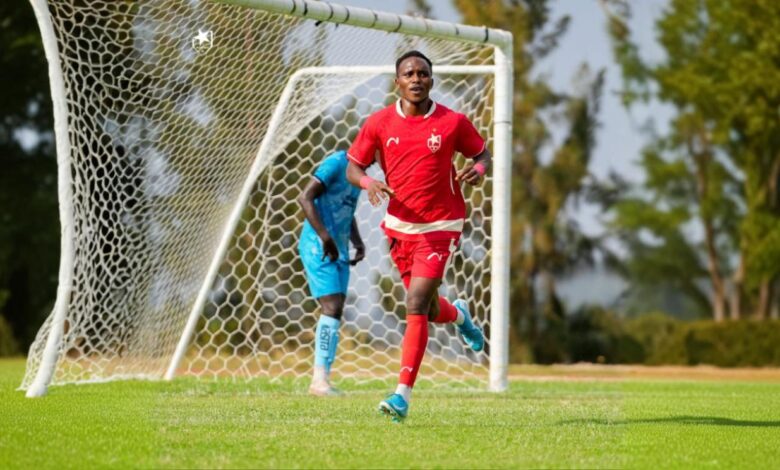 بالصور.. كامارا الخطير يسجل ويحتفل على طريقته!