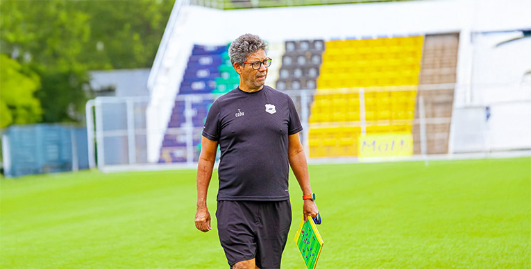 ريكاردو يجهز مفاجأة غير سارة للهلال!! 1 هيدر 3 15