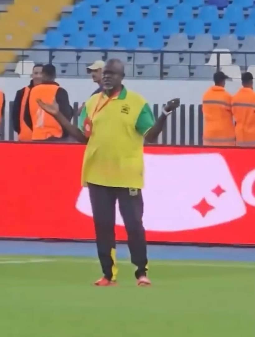 طرد مساعد مدرب الأشانتي لأغرب سبب!!