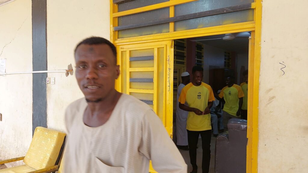 قائد المريخ السابق يرفع شعار العودة للممتاز 2 صورة واتساب بتاريخ 1447 04 26 في 17.22.56 2b2bcdcd