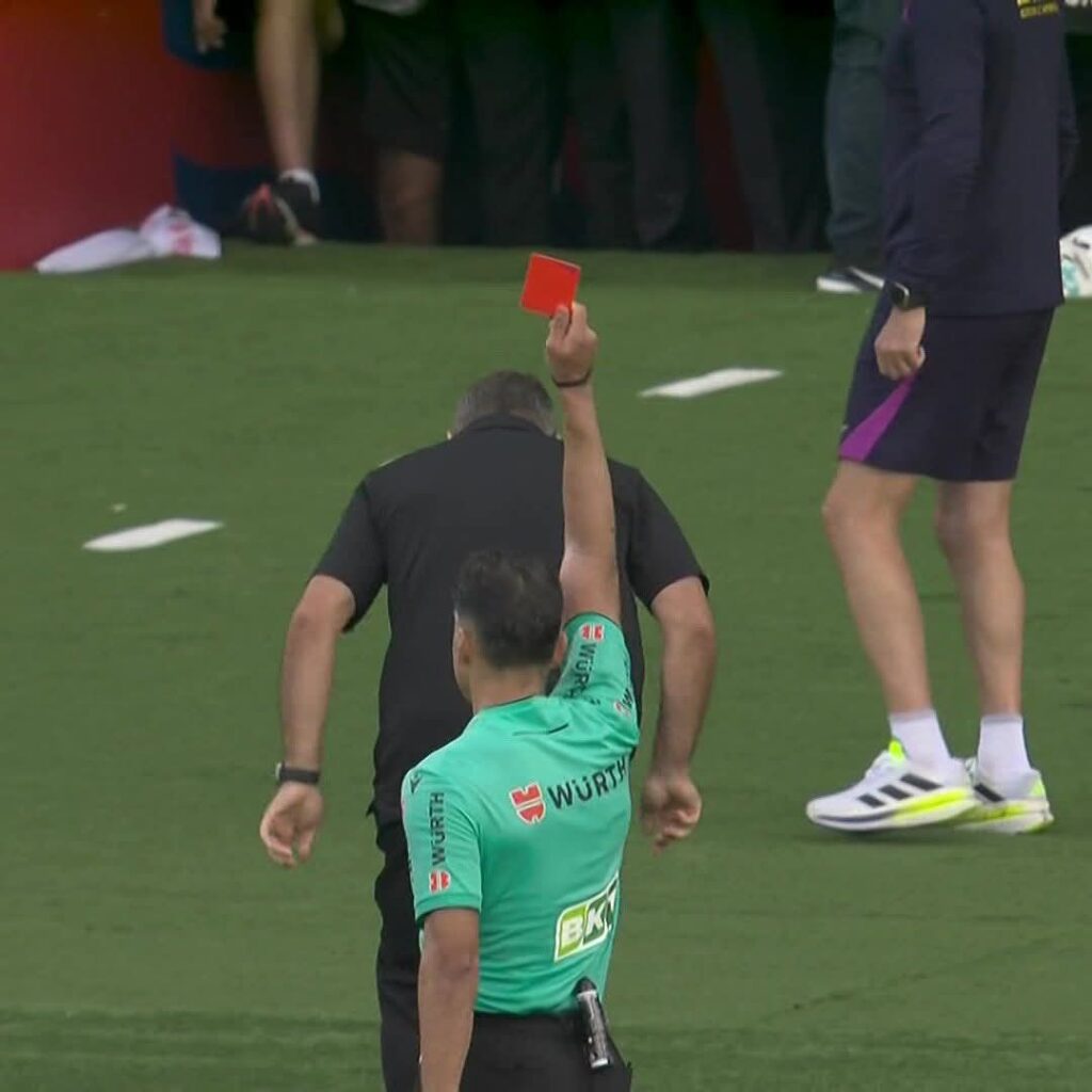 البارسا يحقق فوزًا قاتلًا ويفقد مدربه في الكلاسيكو 2 صورة واتساب بتاريخ 1447 04 26 في 20.57.07 e7a98d4e