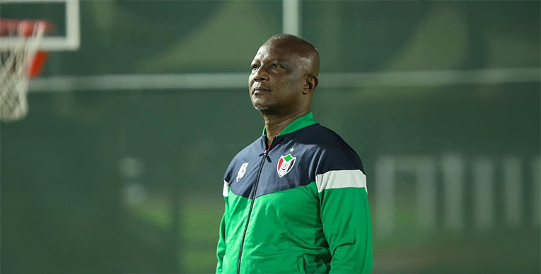 أبياه وطاقمه في السودان بسبب الرديف