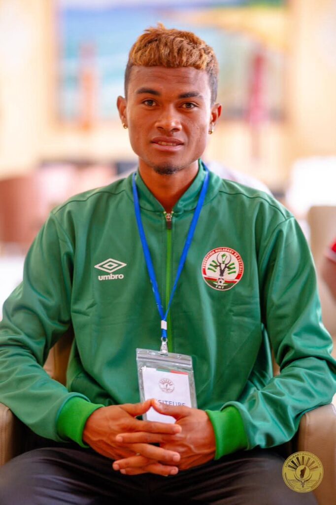 نيكولاس في القصر مع رئيس مدغشقر 2 dc52214b ffc3 402e 9926 b19b1d0311cd