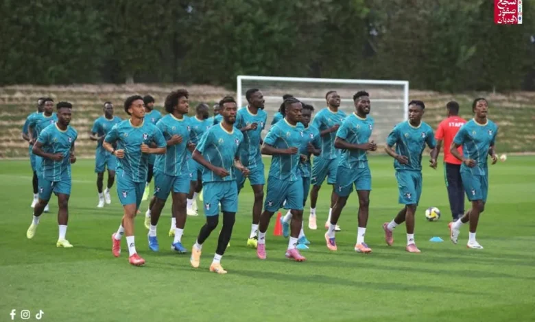 لاعبو المنتخب السوداني خلال تدريبات المعسكر الإعدادي في الدوحة استعدادًا لكأس الأمم الأفريقية 2025