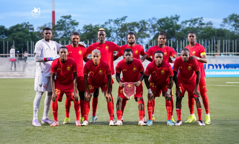 المريخ يصطدم بأماغاجو والرقم (١١) 1 فريق كرة قدم "المريخ" يرتدي زي أحمر صطدم بأماغاجو والرقم (١١)