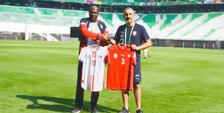 صقور الجديان بـالشعار الأبيض أمام البحرين 1 الصفوة هيدر 125