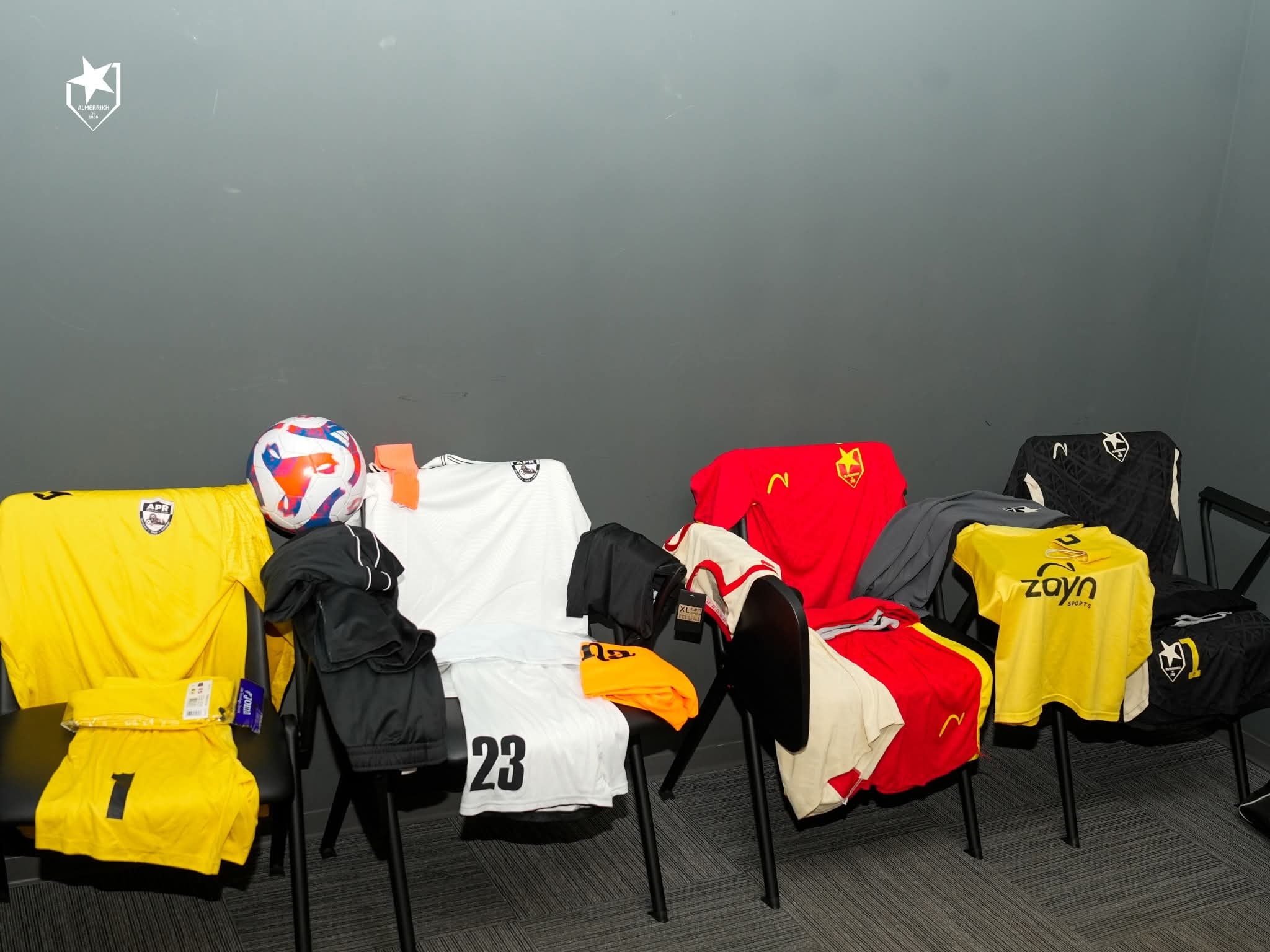 المريخ بالأحمر والجيش بالأبيض في القمة 2 المريخ بالأحمر والجيش بالأبيض في القمة