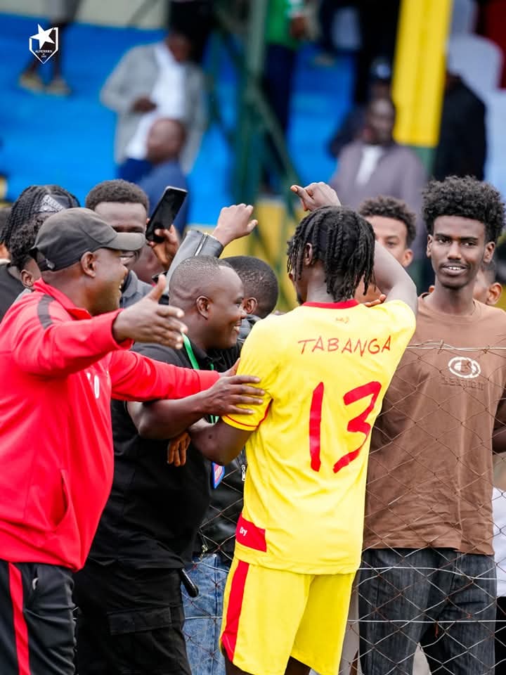 عشاق الأحمر الوهاج يؤازرون الزعيم بالقمة 3 عشاق الأحمر الوهاج يؤازرون الزعيم بالقمة