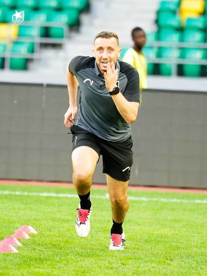 المايسترو يهنئ مرموش: محظوظون لأنك مدربنا 5 المايسترو يهنئ مرموش: محظوظون لأنك مدربنا