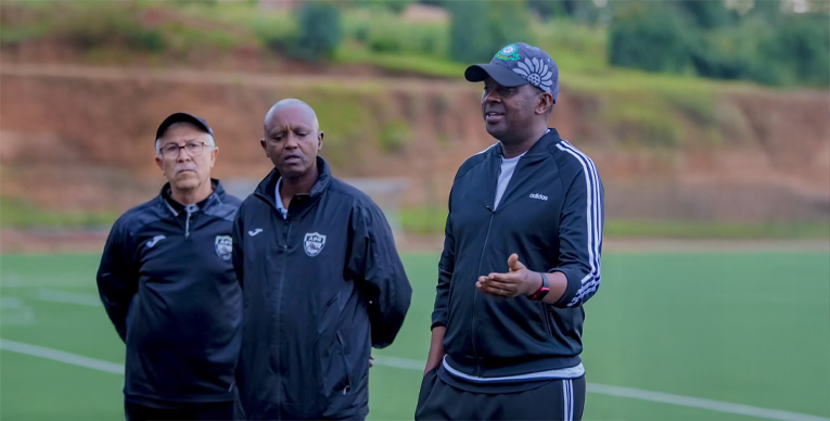 الجنرال يحفّز الجيش لإسقاط الهلال