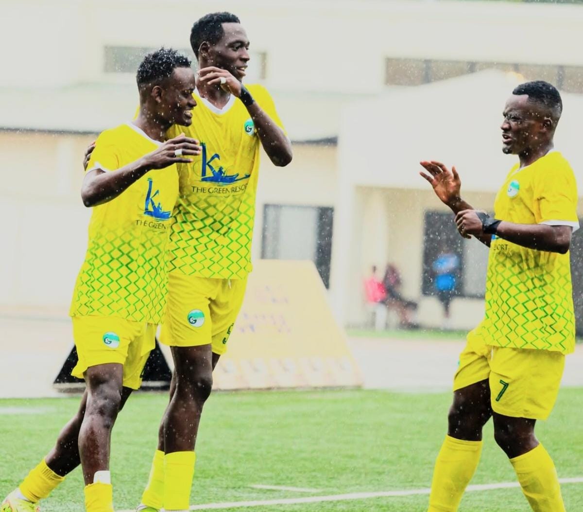 جيكومبي يهدد الهلال المترنح مساءً بأماهورو 3 جيكومبي يهدد الهلال المترنح مساءً بأماهورو