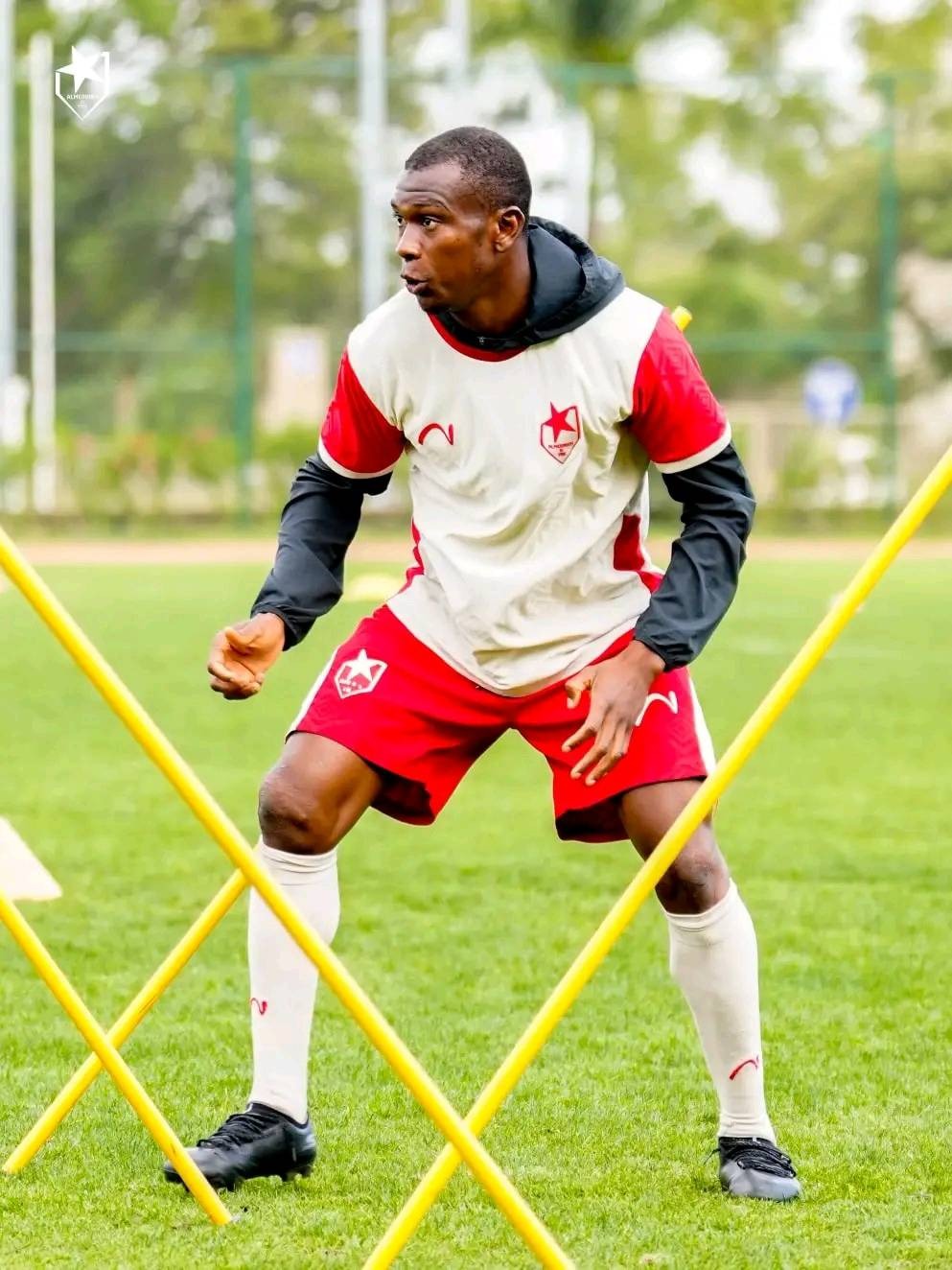 مبيمبا يدعم كوليبالي: أتمنى لك الشفاء العاجل