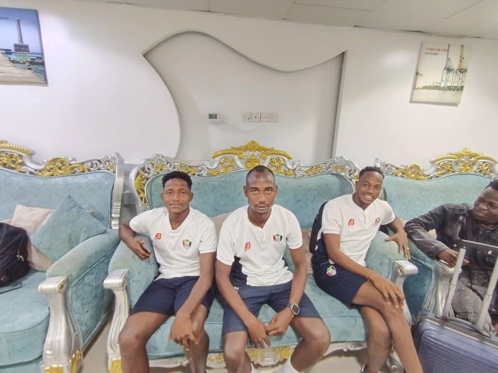 بعثة صقور الجديان تغادر لجدة برئاسة عبد الرحمن خالد 7 image 190