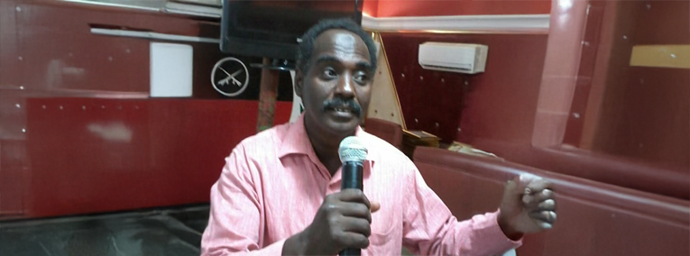 نجم تيراب الكوميديا حسن مكنيكي يهنئ موقع الصفوة بذكري التدشين 1 الصفوة هيدر 120