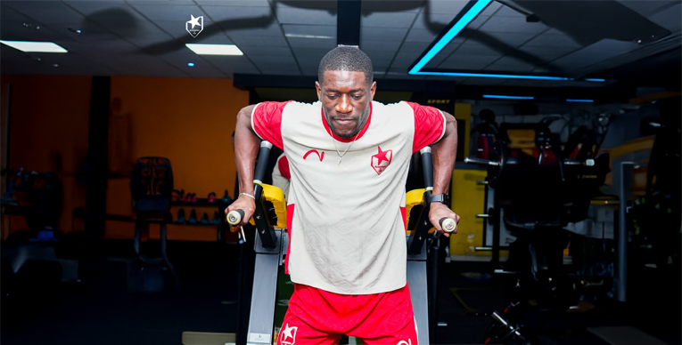 مبيمبا يدعم كوليبالي: أتمنى لك الشفاء العاجل