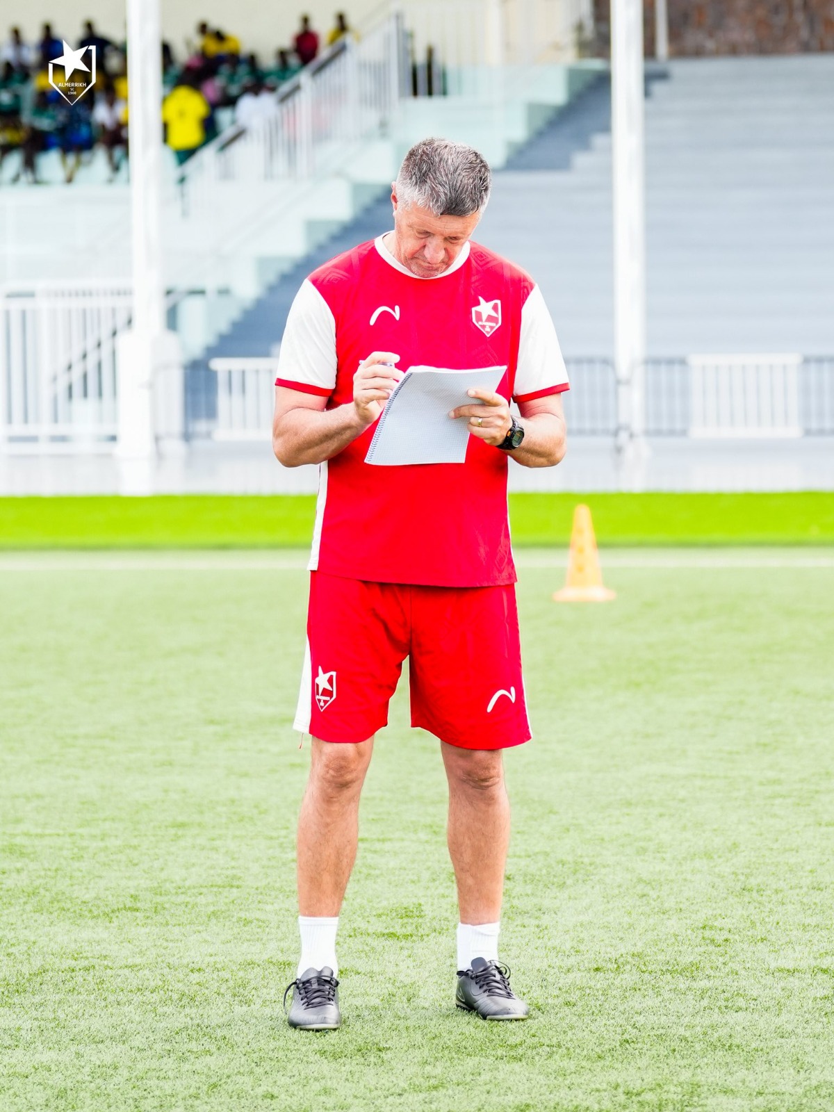 مع الأول والرديف.. «الورقة والقلم» حاضرة في تدريبات المريخ