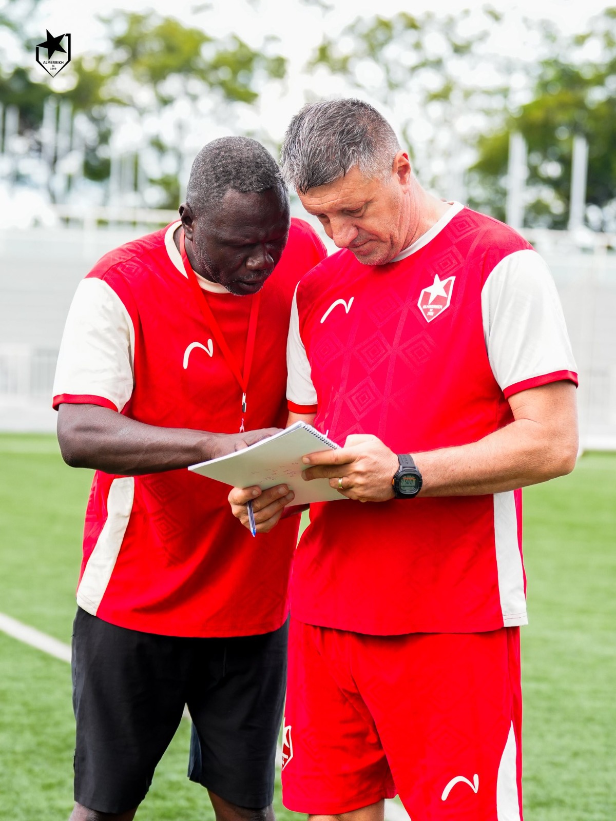 مع الأول والرديف.. «الورقة والقلم» حاضرة في تدريبات المريخ