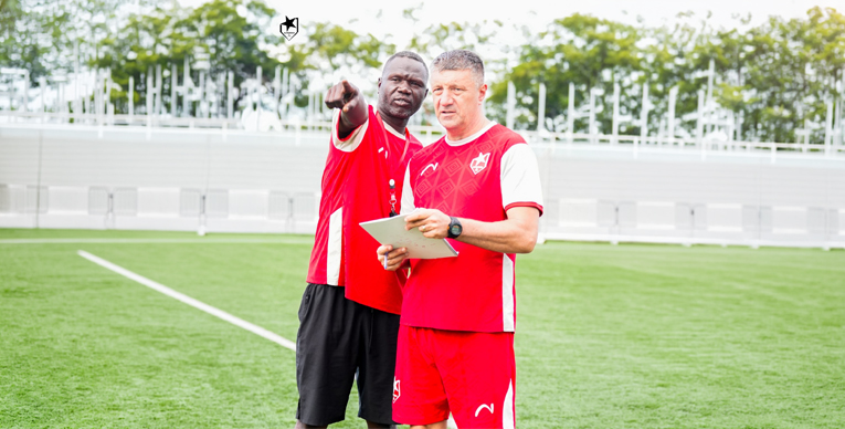 مع الأول والرديف.. «الورقة والقلم» حاضرة في تدريبات المريخ